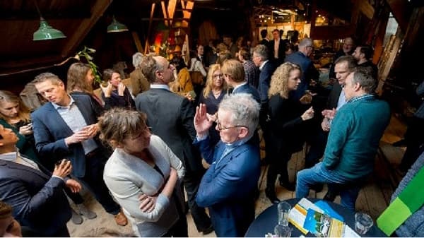 Vergaderen bij de molen